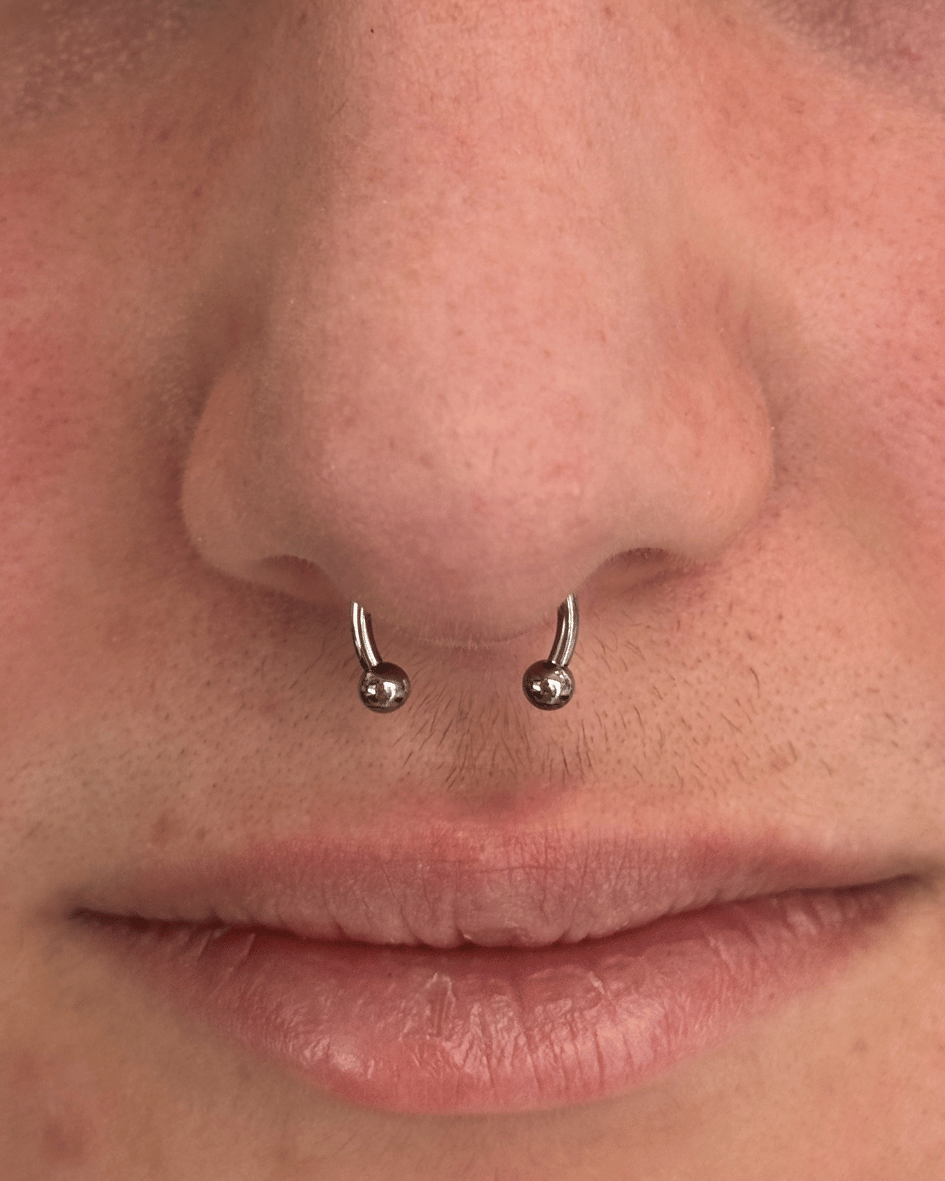 Joyería de titanio para piercing en Lola Tattoo Marbella - joyeria-17