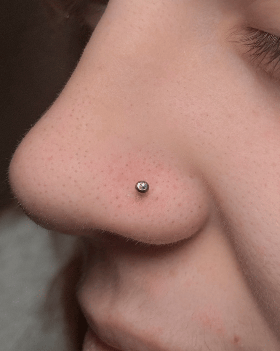 Piercing realizado en Lola Tattoo Studio Marbella - piercing-09
